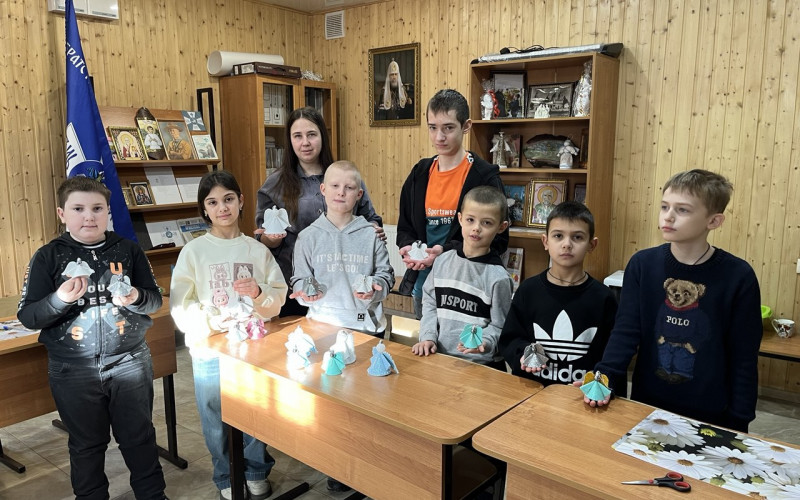 В Воскресной группе Успенского храма ученики активно готовятся к празднику Рождества Христова