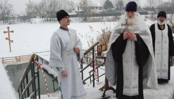 Старооскольцы окунулись в Крещенские купели