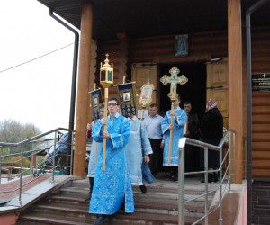 Пресвятая Богородица по-матерински тепло согревает наши души