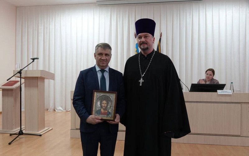 Новоизбранного главу Чернянского района благословили на труды во благо жителей