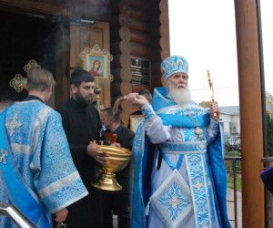 Пресвятая Богородица по-матерински тепло согревает наши души