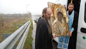В Старом Осколе прошел крестный объезд с чудотворной иконой Казанской Божией Матери