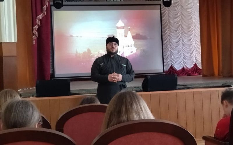 В Новом Осколе прошла встреча шахматистов и священника