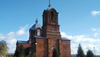 Живет старинный храм