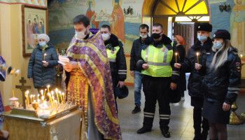 В Старом Осколе вознесли сугубые молитвы о погибших в дорожных авариях