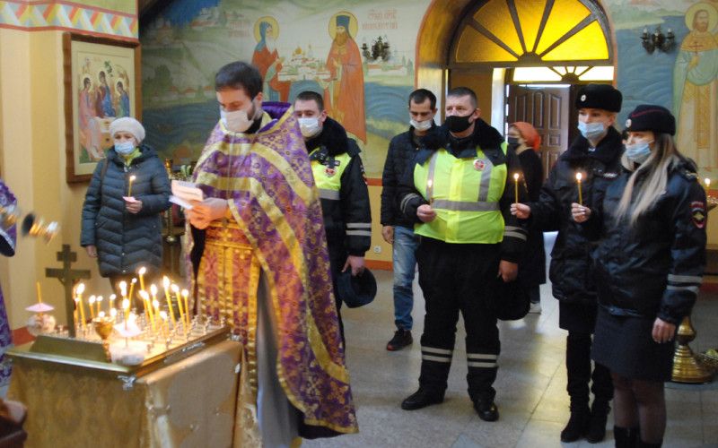 В Старом Осколе вознесли сугубые молитвы о погибших в дорожных авариях