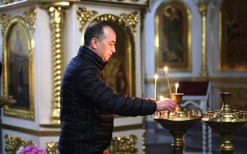 Владимир Жданов посетил старооскольский храм Рождества Христова