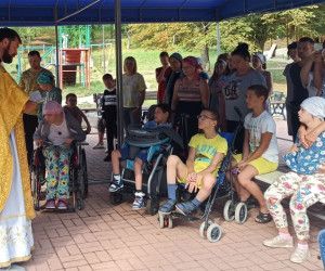 На архиерейском подворье проходит инклюзивный лагерь для детей с особенностями развития