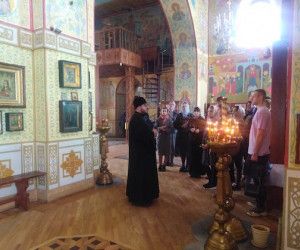 Новооскольские волонтеры встретились со священником