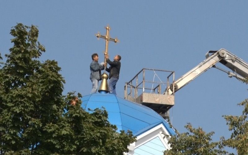 В селе Тростенец освятили кресты для строящегося храма