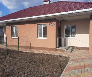 Клирик Успенского храма освятил жилье для детей сирот