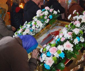 Пресвятая Богородица по-матерински тепло согревает наши души