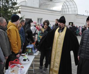 В Великую Субботу в старооскольских храмах освятили пасхальные куличи