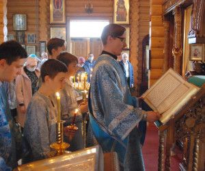 Пресвятая Богородица по-матерински тепло согревает наши души