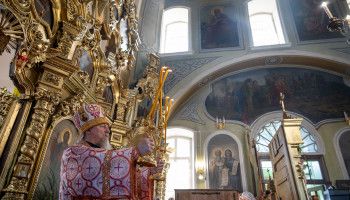 Митрополит Иоанн совершил литургию в Ильинском храме Старого Оскола и поздравил десантников с праздником