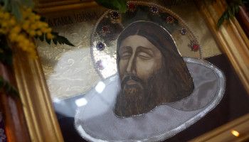 «Главу твою как священнейшую розу в земле обретя, мы всегда получаем исцеления…»