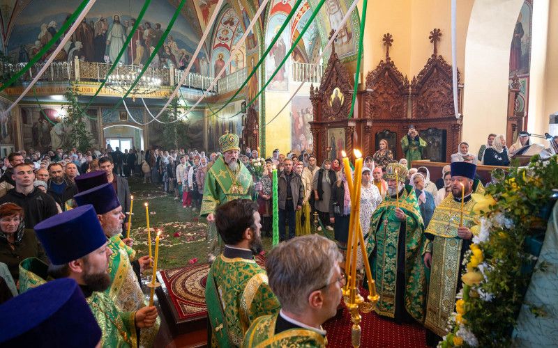 В канун Пятидесятницы митрополит Иоанн совершил всенощное бдение в Алексеевке и вручил архиерейские награды