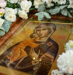 «Днесь бо явися нам пресветлое великое солнце…»