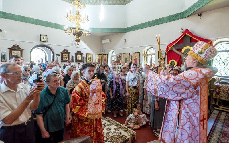 «Прежде неплодная в сей день Христова Предтечу рождает…»