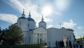Хлеб насущный и хлеб духовный: в Корочанском районе открыли Успенский храм, возрождённый попечителями-аграриями
