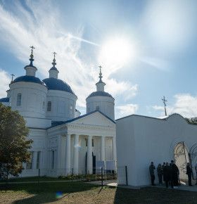 Хлеб насущный и хлеб духовный: в Корочанском районе открыли Успенский храм, возрождённый попечителями-аграриями