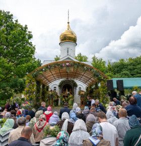 Митрополит Иоанн возглавил престольные торжества в Свято-Троицком Холковском монастыре в день Пятидесятницы