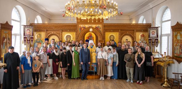 «Без нас не будет величия Отечества»: в День молодёжи митрополит Иоанн совершил молебен и посвятил во чтецы семинаристов