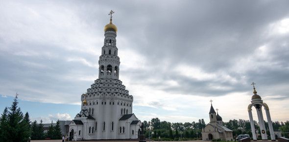Два подвига — небесный и земной: как на Святом Белогорье отметили день памяти апостолов Петра и Павла и 83-ю годовщину Прохоровского сражения