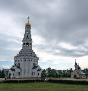 Два подвига — небесный и земной: как на Святом Белогорье отметили день памяти апостолов Петра и Павла и 83-ю годовщину Прохоровского сражения