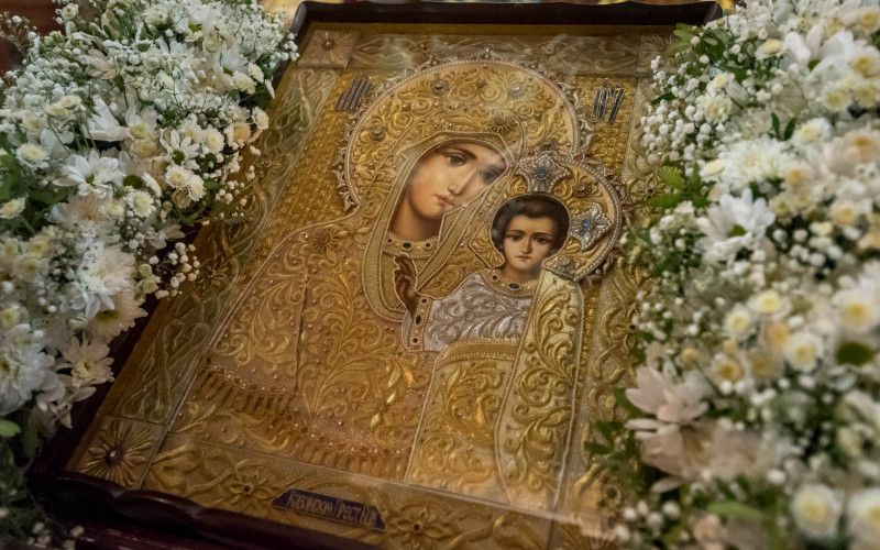 «Всех нас защити, о Госпожа, Царица и Владычица, пребывающих в напастях, и скорбях, и болезнях…»