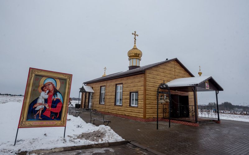 На Юго-Западном кладбище Белгорода освятили храм