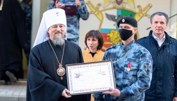 Белгородские СОБР и ОМОН принимают поздравления