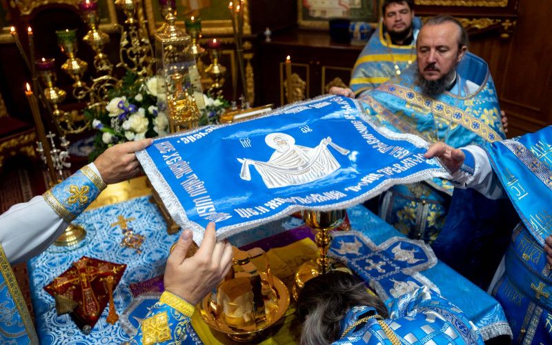 «Покрой нас священным Твоим Покровом и избавь нас от всякого зла...»