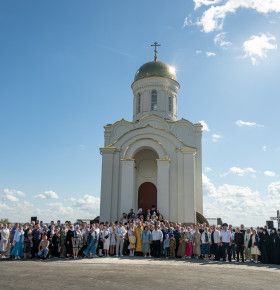На Белой горе освятили храм-памятник Всемилостивого Спаса