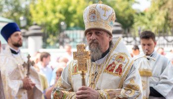 Митрополит Иоанн поздравляет верующих с праздником Преображения Господня