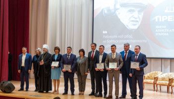 Пять человек стали лауреатами юбилейной десятой премии имени Алексея Угарова
