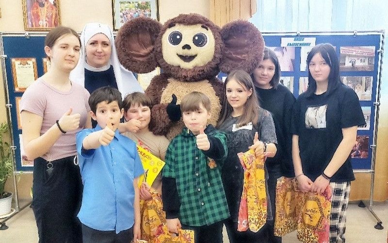 Пасхальный праздник "Весенняя радость" активисты подарили ребятам из детского дома