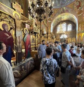 В Александро-Невском соборе провели экскурсию для участников молодёжного слёта из соседней епархии