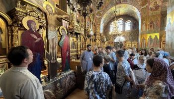 В Александро-Невском соборе провели экскурсию для участников молодёжного слёта из соседней епархии