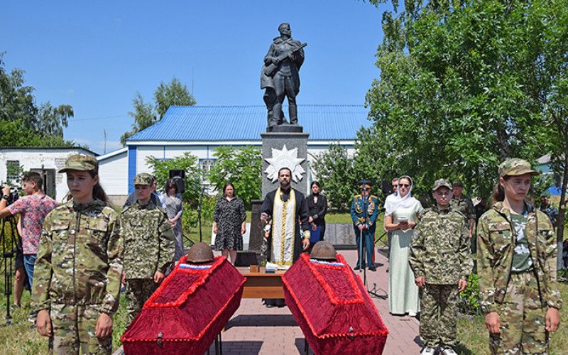 В селе Казачок перезахоронили останки героев-освободителей