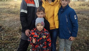 Помогать дружно