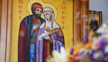 Удивительная икона святых Петра и Февронии появилась в Сретенском храме в Лапыгино