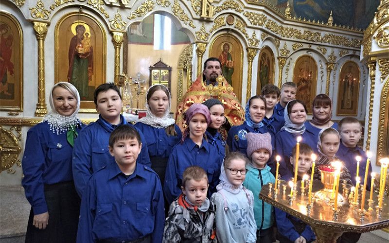 Братство православных следопытов: дети на Литургии