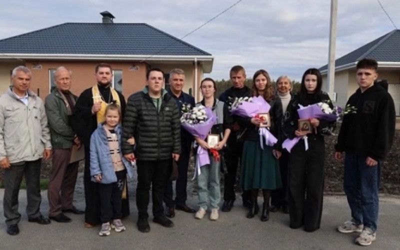Пять чернянчев получили ключи от нового благоустроенного жилья