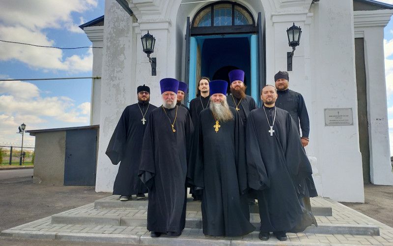 Духовенство благочиния Новооскольского округа совершило соборное служение во Введенском храме с. Ольховатка