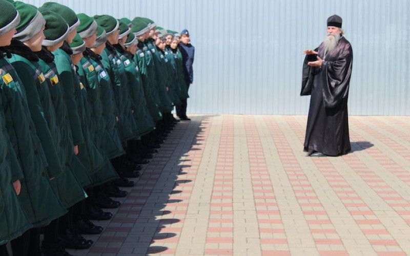 Благодатный огонь привезен в Новооскольскую исправительную колонию