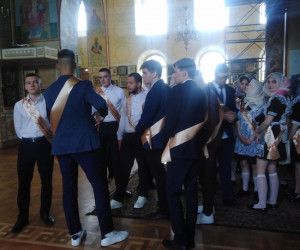 Прозвенели последние звонки в новооскольских школах