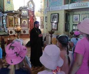 Школьники побывали с экскурсией в Успенском соборе Нового Оскола
