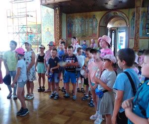Школьники побывали с экскурсией в Успенском соборе Нового Оскола