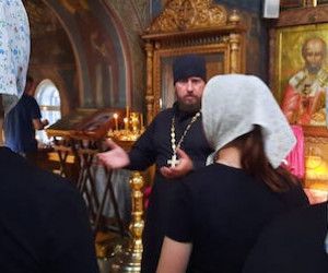 Воспитанницы и сотрудники Новооскольской колонии для несовершеннолетних посетили Холковский  монастырь